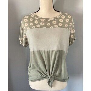 Belle Du Jour Women’s Green Mixed Pattern Short Sleeve Knotted Top Size Large